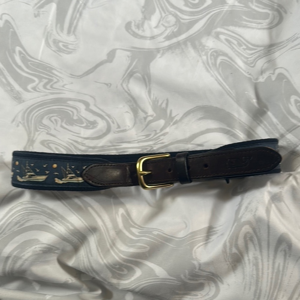 Vineyard Vines Black and Gold Belt with Textured Design